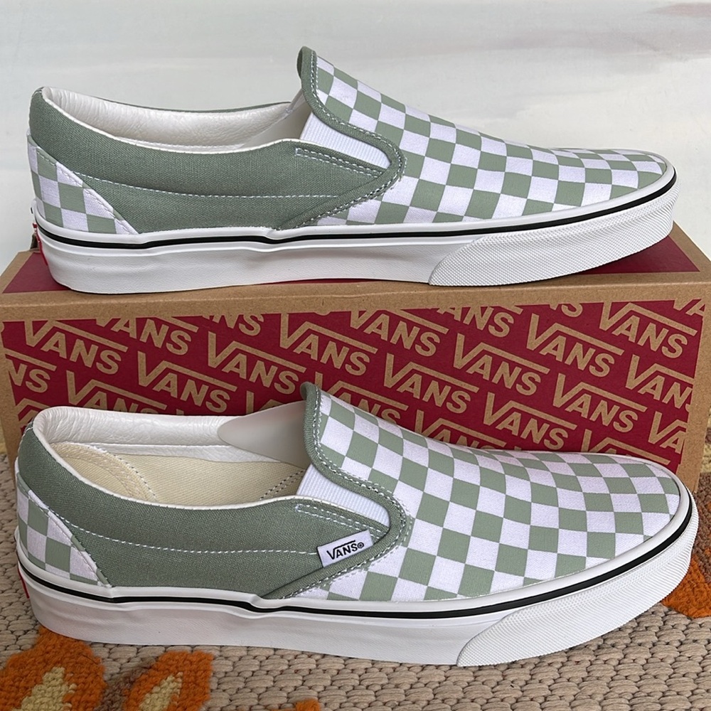 Vans Men’s Classic Slip-On
Color Theory Checkerboard
VN000BVZCJL
Sneakers